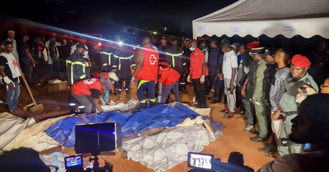 Landslide Kills at Least 14 at Funeral in Cameroon